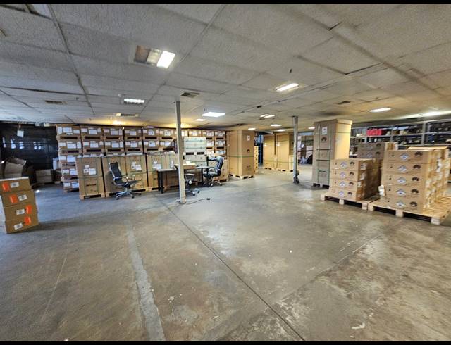 4,665M² WAREHOUSE TO LET IN LINBRO PARK
